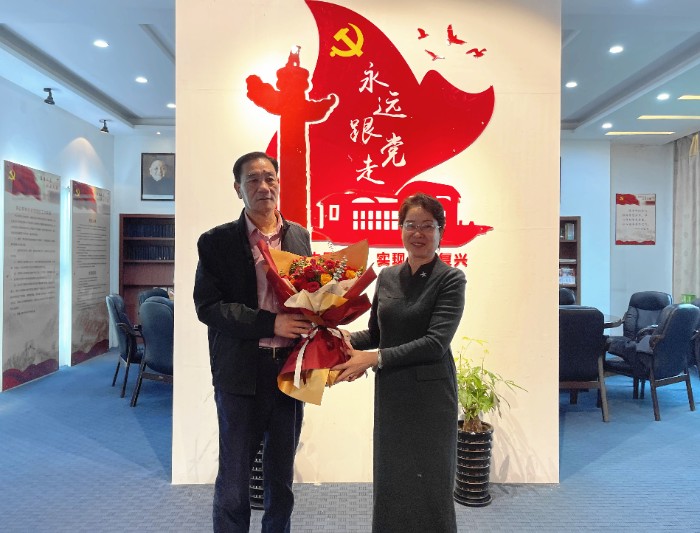 方主任1.jpg