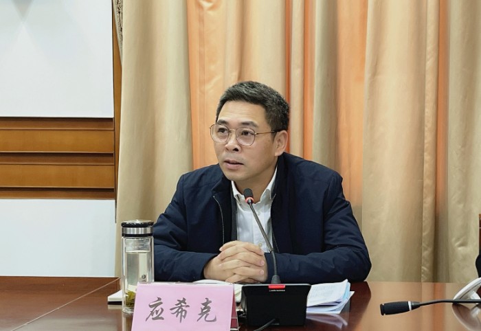 应希克.jpg